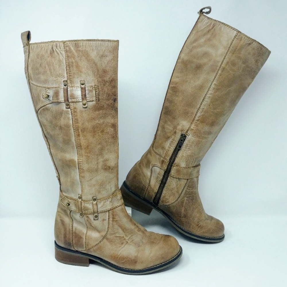 Like new corral boots.